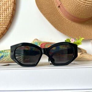 🆕Chic fashion forward sunglasses